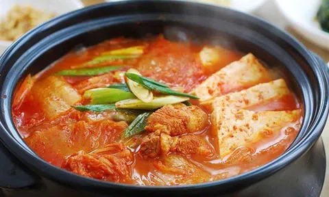 Canh kim chi đậu phụ ấm áp cho ngày giá lạnh