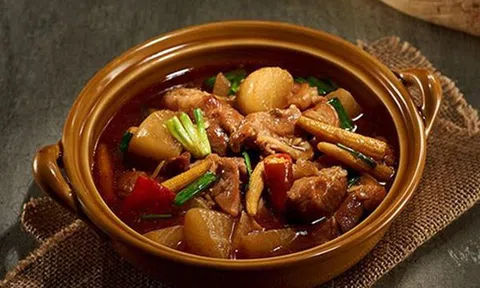 Cách làm chân giò kho củ cải đưa cơm ngày giá rét