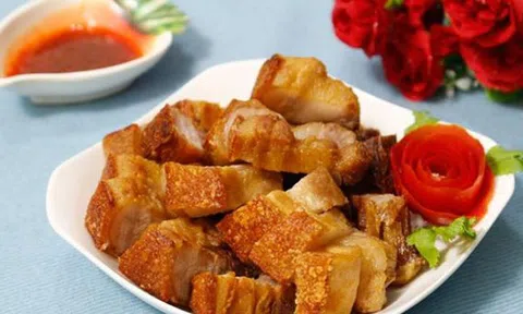 Biến tấu món thịt ba chỉ chiên giòn bì, thấm gia vị