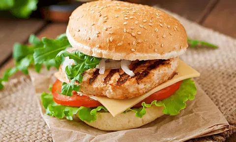Công thức làm bánh hamburger tôm đầy năng lượng cho ngày mới