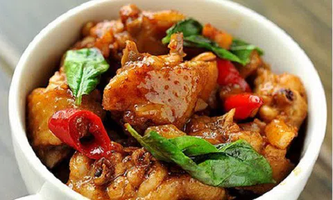 Lạ miệng với thịt gà xào húng quế đậm đà khó quên