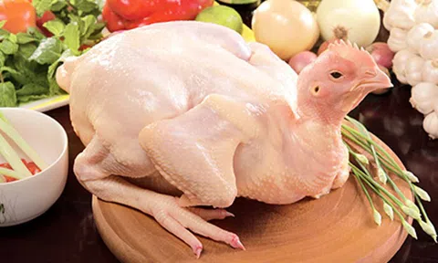 Vặt lông gà vừa nhanh vừa sạch nhờ mẹo vặt đơn giản