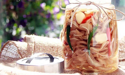 Cách làm tai heo ngâm giấm giòn ngon sần sật chống ngán ngày Tết