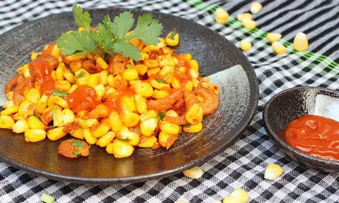 Ngô xào trứng muối thơm phức, đậm đà