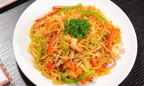 Đổi vị với bún gạo xào Singapore siêu ngon