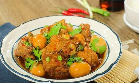 Cách làm sườn kho trứng cút đậm đà, đưa cơm