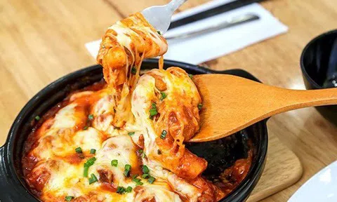 Cuối tuần, làm ngay gà xào phô mai béo ngậy chiêu đãi cả nhà