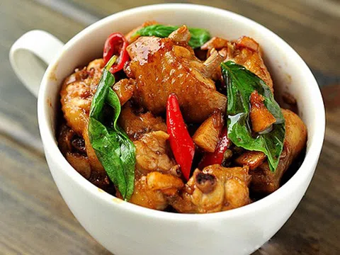 Lạ miệng với thịt gà xào húng quế đậm đà khó quên