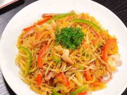 Đổi vị với bún gạo xào Singapore siêu ngon