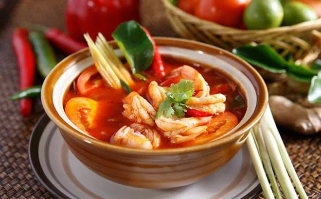 Cách làm tom yum chua cay chuẩn vị Thái