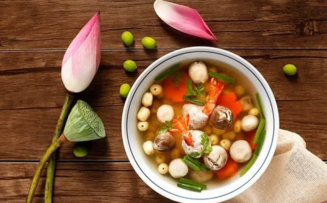 Cách làm canh tôm mọc hạt sen giúp tiêu nhiệt, cải thiện giấc ngủ