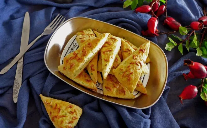 Khéo tay làm bánh tôm cho bé ngon hơn ngoài hàng